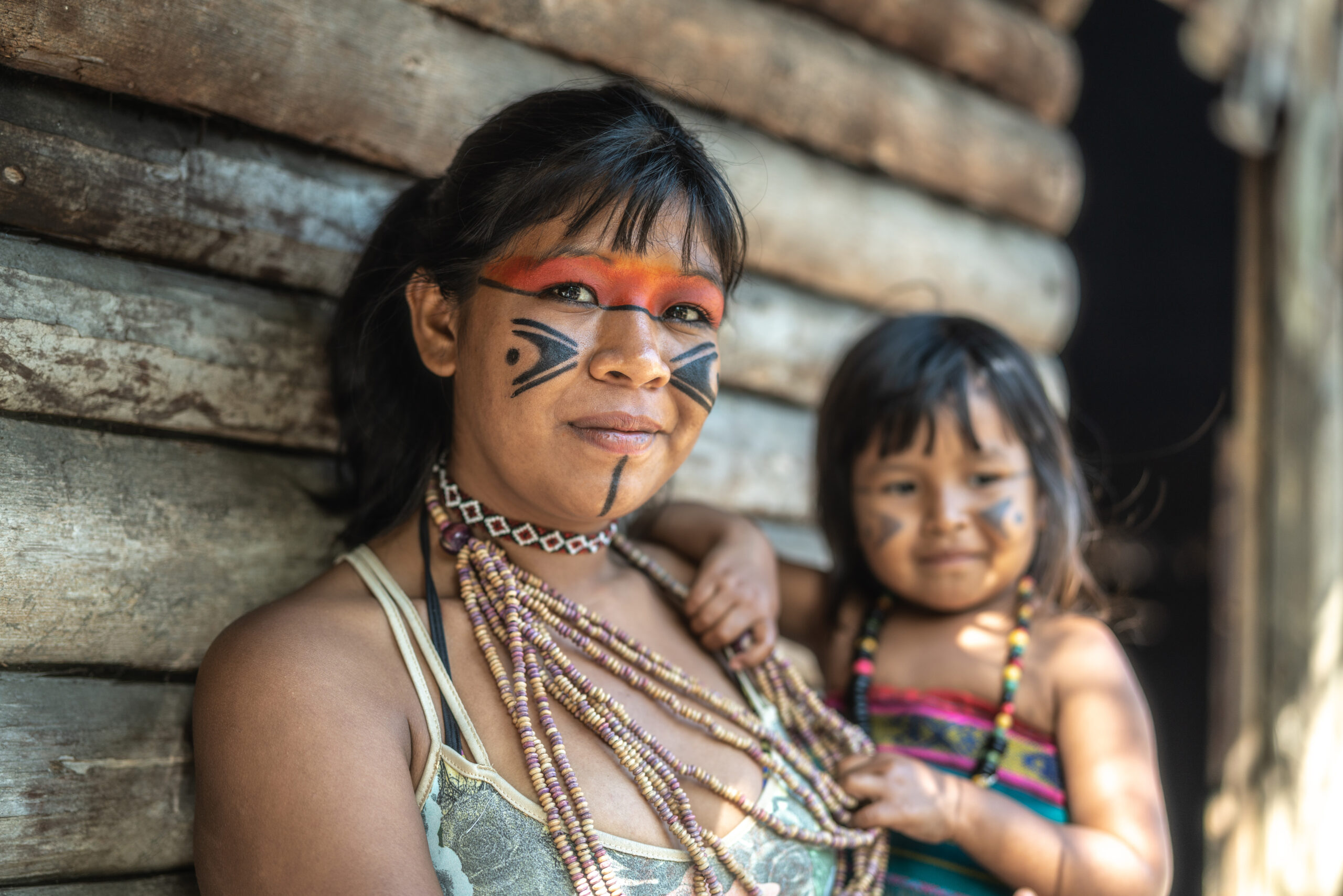 familia-indigena-vivencias-brasileiras Mãe e filha indígenas